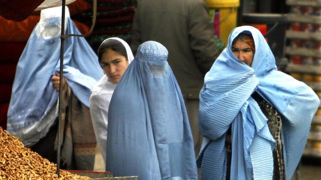 طالبان ترفض إلغاء القيود المفروضة على المرأة الأفغانية
