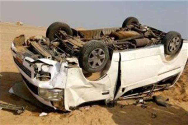 حادث مأساوي..انقلاب سيارة ميكروباص في الطريق الصحراوي الشرقي