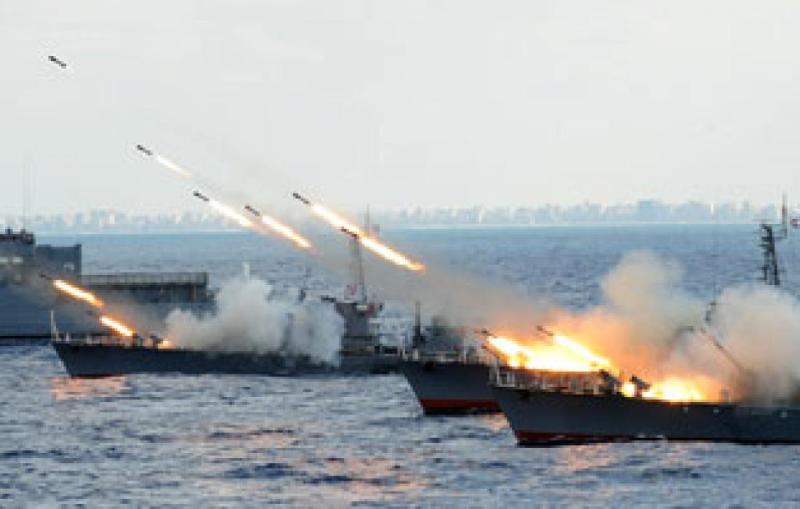 القوات البحرية المصرية واليونانية تنفذان تدريبا عابرا في نطاق الأسطول الشمالي