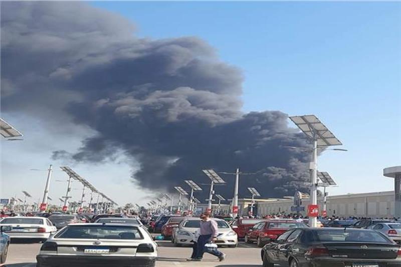 عاجل | السيطرة على حريق هائل بأحد المراكز التجارية بالإسكندرية