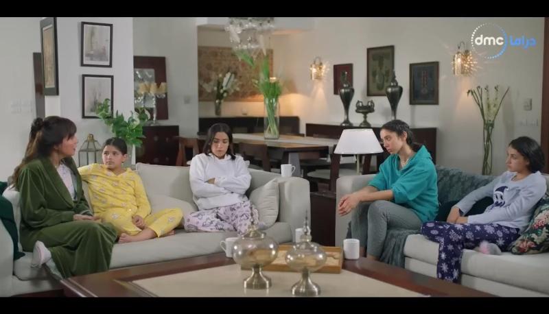 الحوار بين شيرين رضا وبناتها فى مسلسل وبينا ميعاد