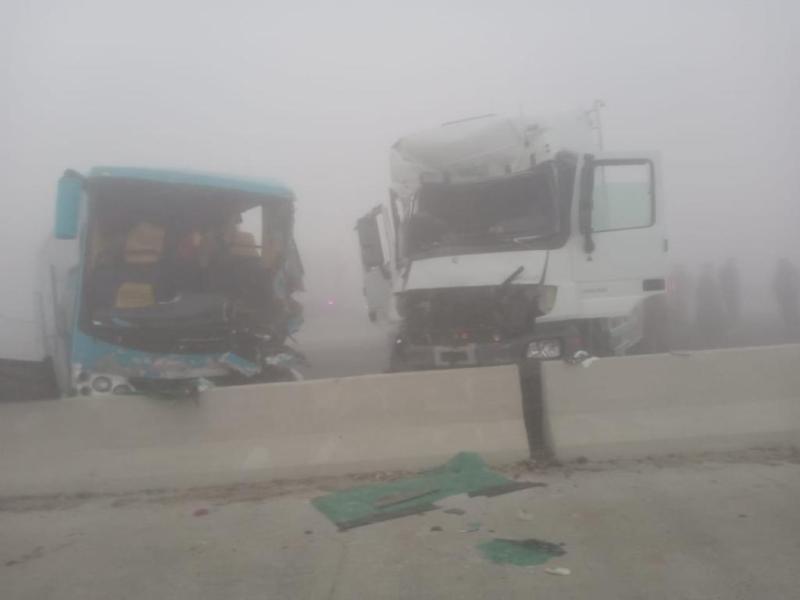 مصرع سائق أتوبيس في حادث تصادم مع سيارة نقل بطريق بني سويف