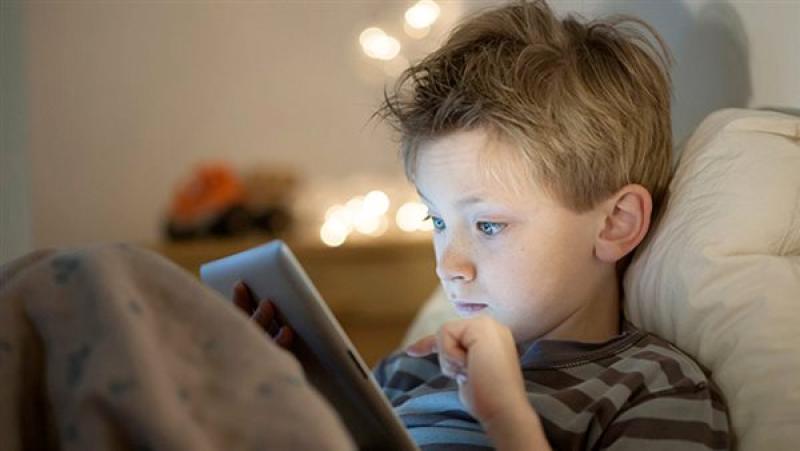 دراسة: مواقع التواصل الاجتماعي تتسبب في إصابة الأطفال باضطراب الطعام