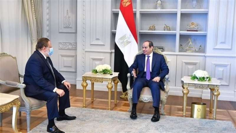 قرار جمهوري بمد تعيين حسن عبدالله محافظا للبنك المركزي المصري لمدة عام