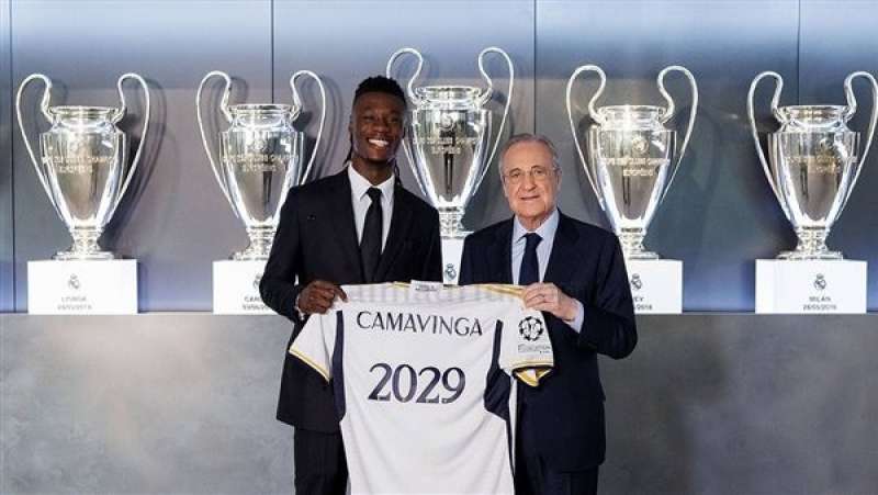 رسميا.. ريال مدريد يمدد عقد كامافينجا حتى عام 2029