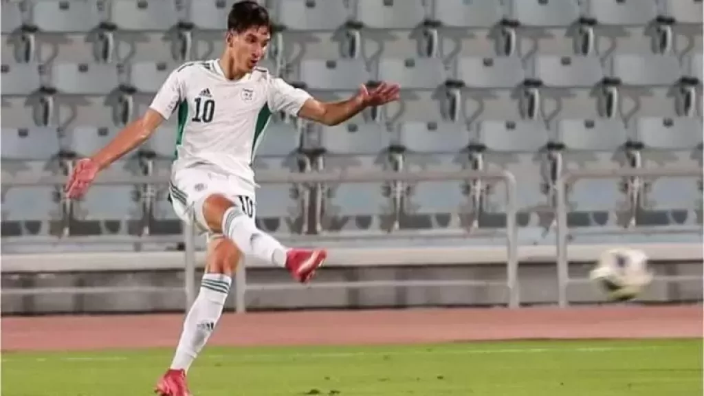 اللاعب الجزائري عادل بولبينة